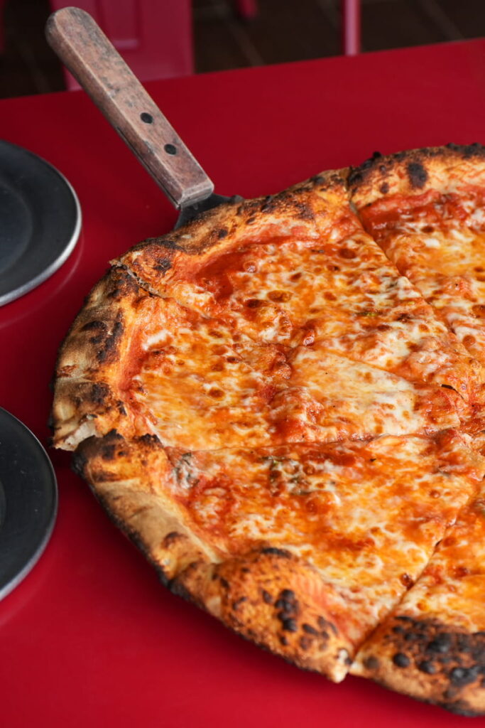 Pizza Margarita at the best pizzeria in panama